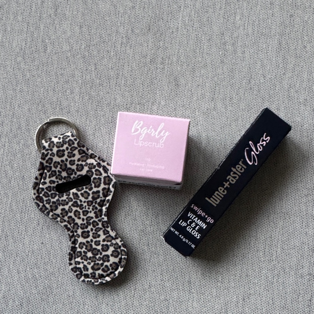Bgirly Pink Lip Scrub and Lune + Astor Gloss Set with Lipstick Holder